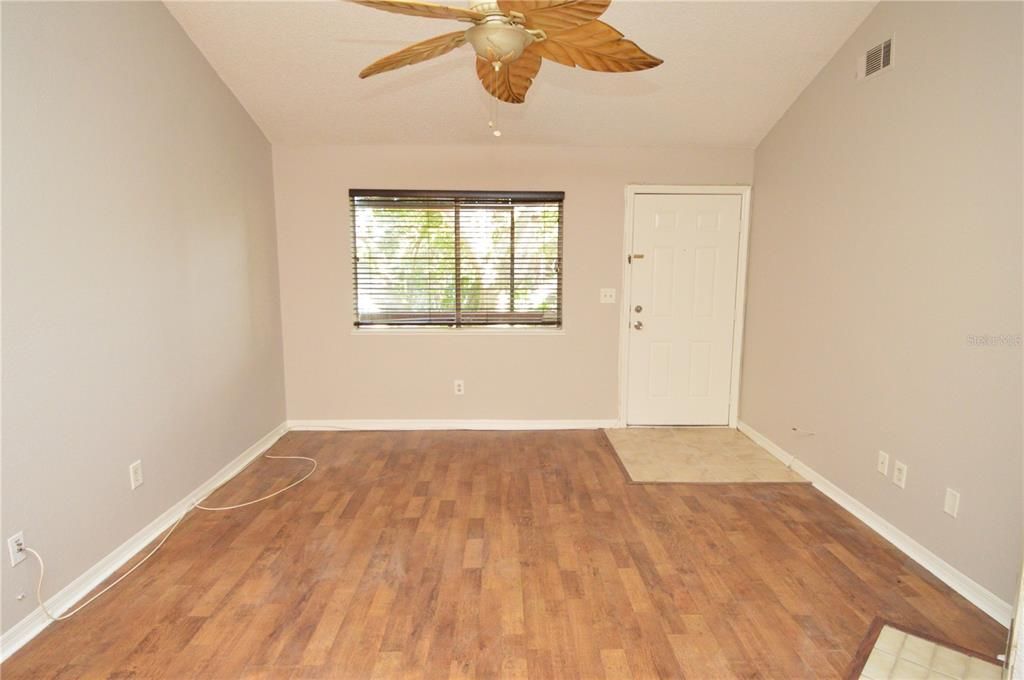 出租: $1,850 (2 贝兹, 2 浴室, 1028 平方英尺)