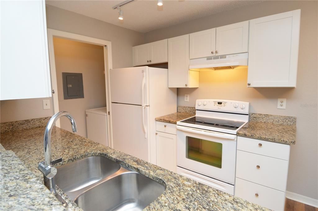 出租: $1,850 (2 贝兹, 2 浴室, 1028 平方英尺)