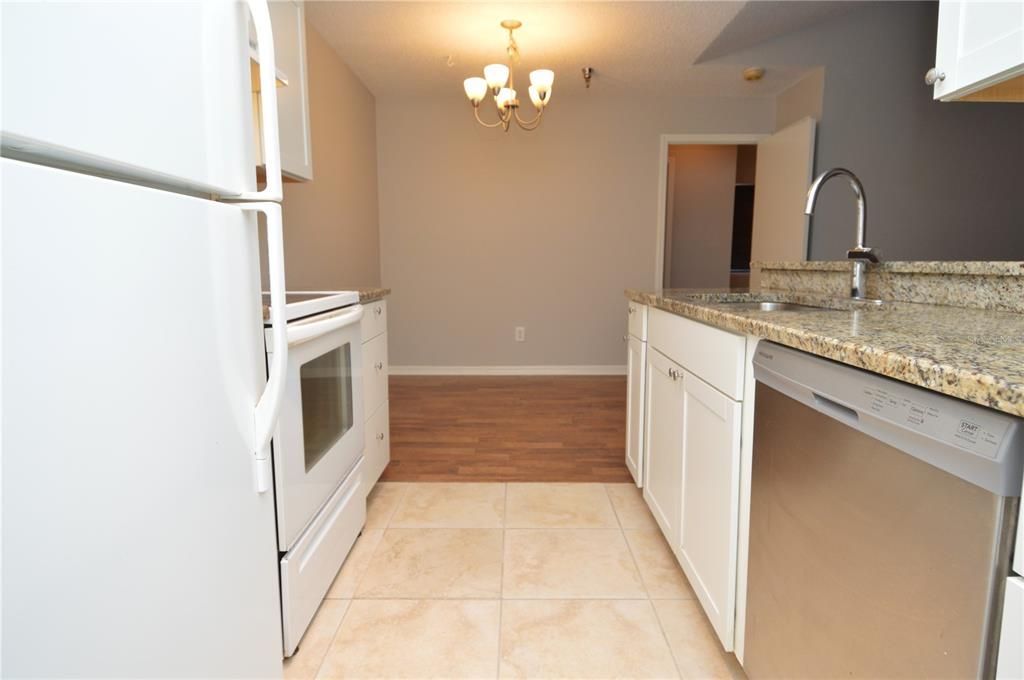 出租: $1,850 (2 贝兹, 2 浴室, 1028 平方英尺)