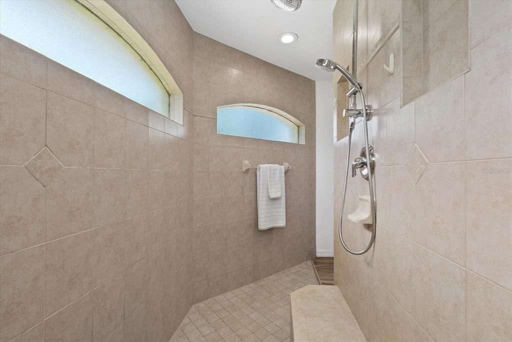 Activo con contrato: $519,000 (3 camas, 2 baños, 1954 Pies cuadrados)