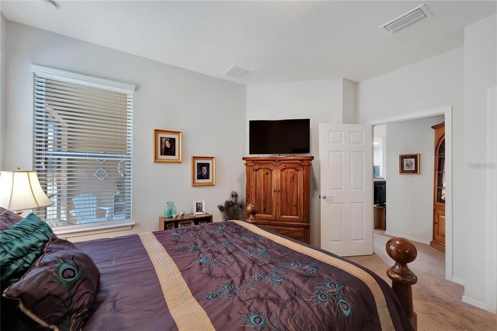 For Sale: $303,900 (2 beds, 2 baths, 1461 Square Feet)