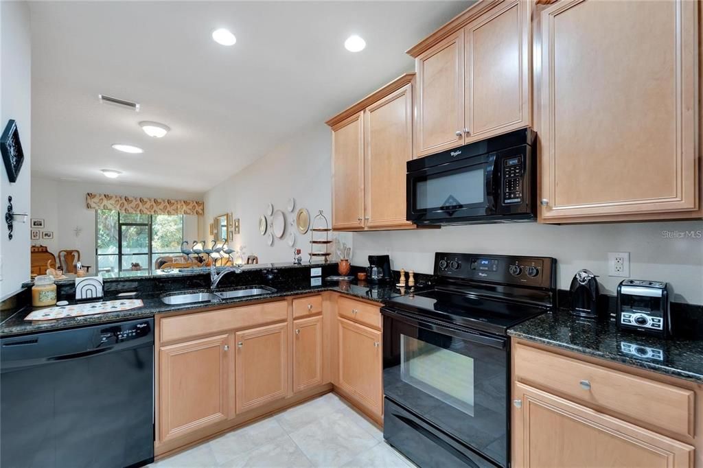 For Sale: $303,900 (2 beds, 2 baths, 1461 Square Feet)