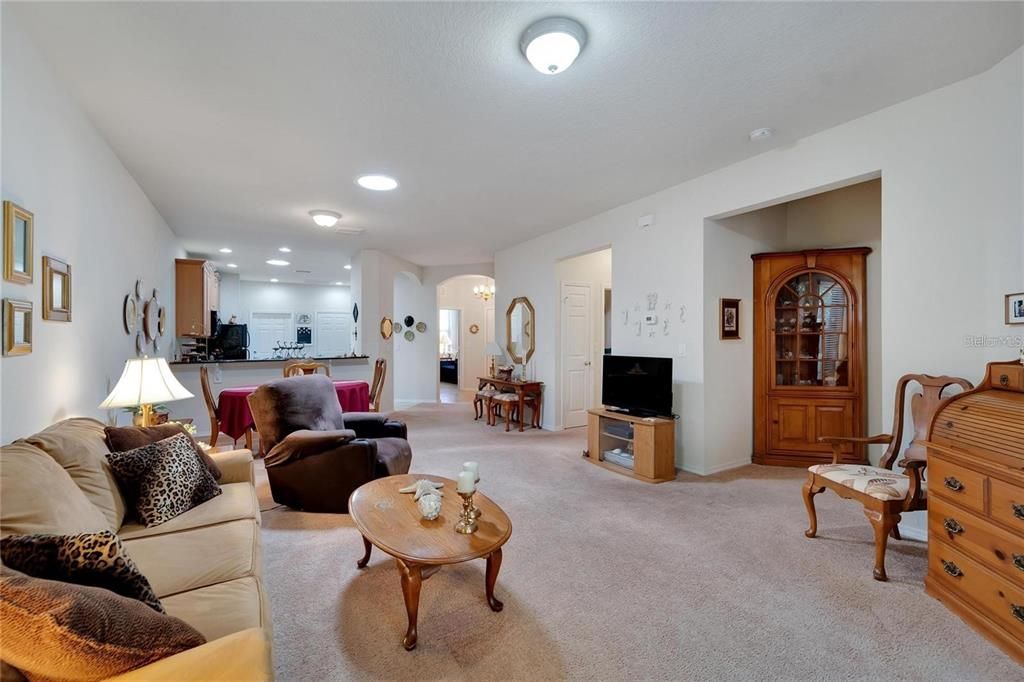 For Sale: $303,900 (2 beds, 2 baths, 1461 Square Feet)