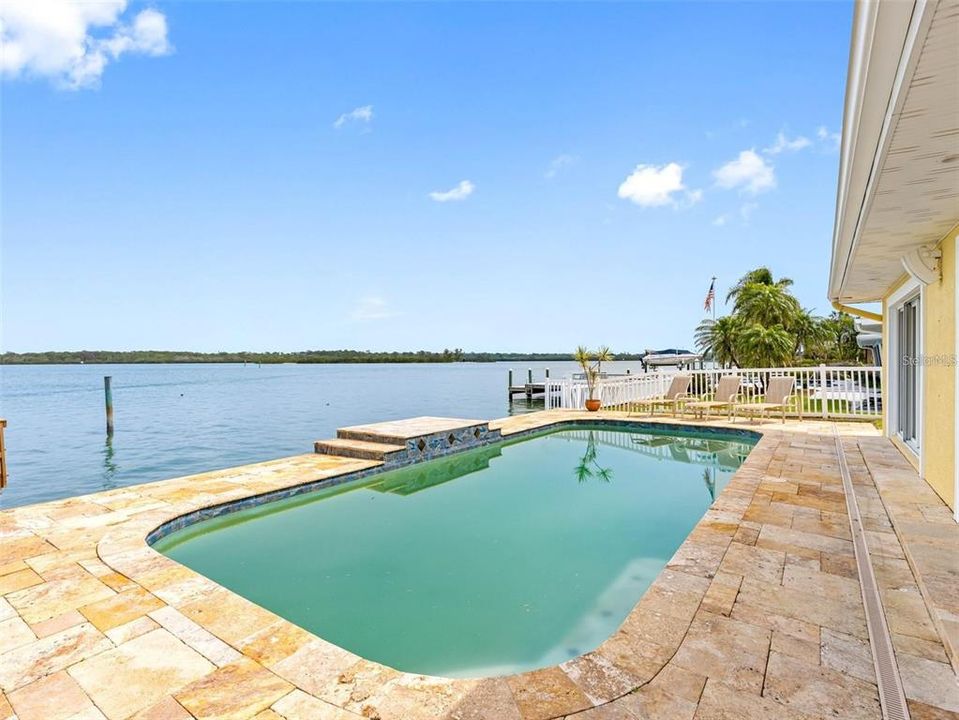 待售: $1,095,000 (0.18 acres)