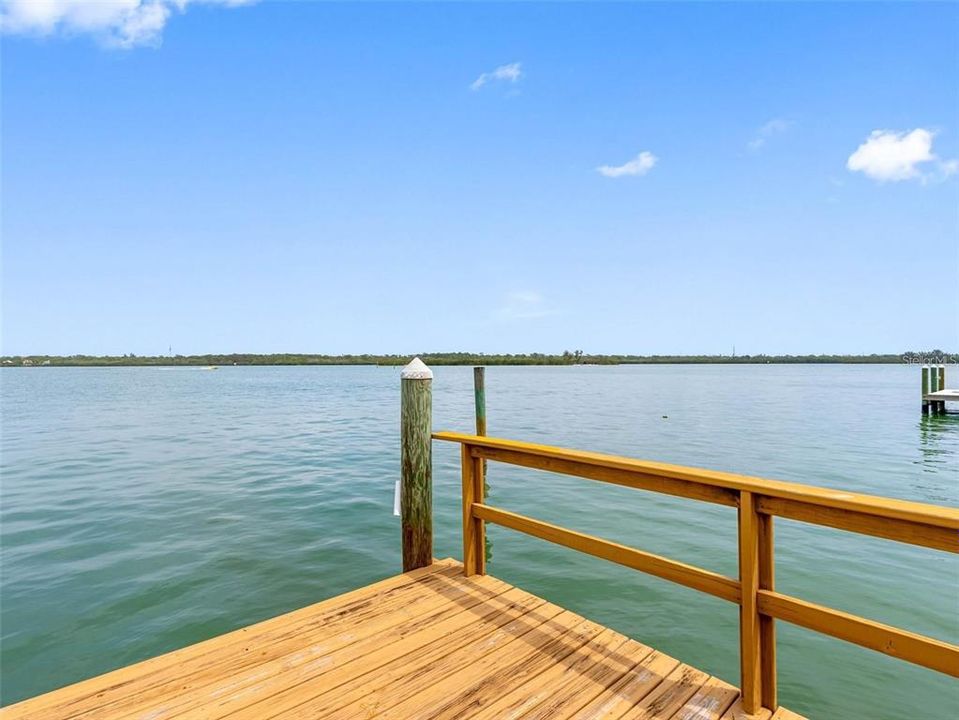 待售: $1,095,000 (0.18 acres)