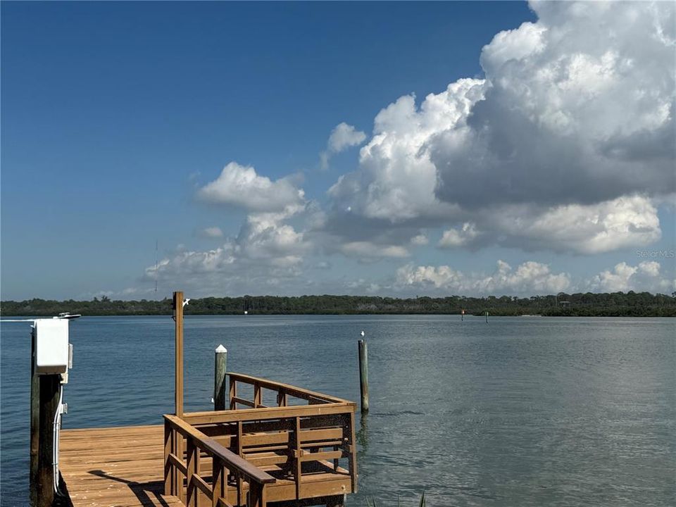 待售: $1,095,000 (0.18 acres)