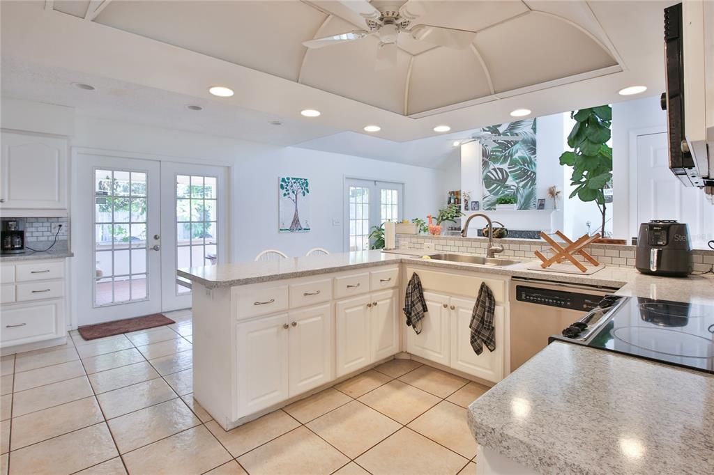 На продажу: $700,000 (4 спален, 2 ванн, 2740 Квадратных фут)