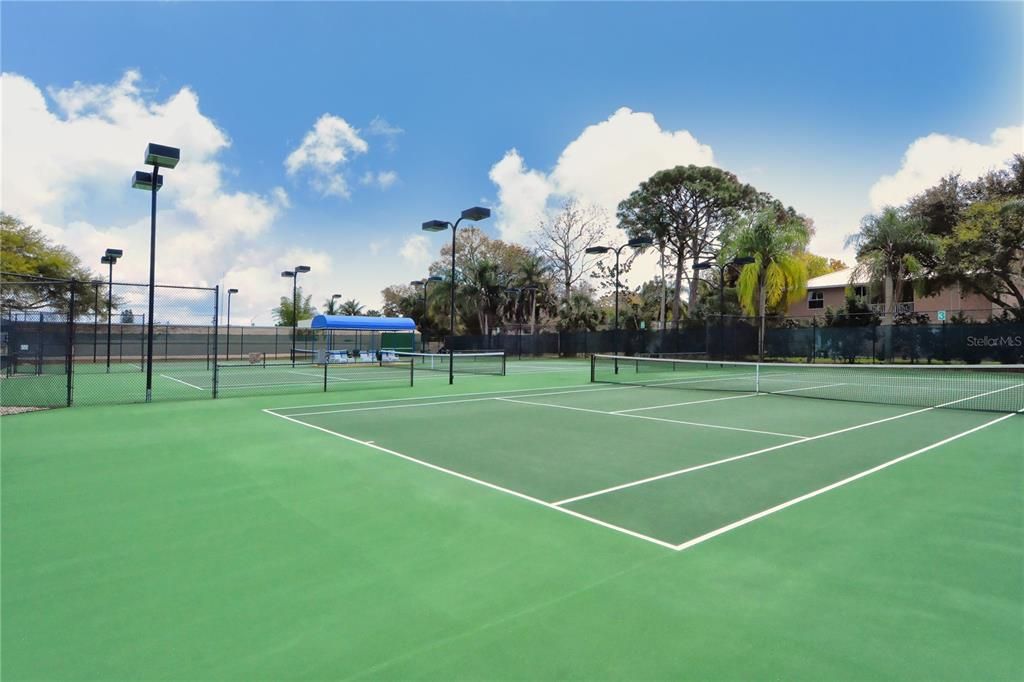 Active With Contract: $839,000 (3 beds, 2 baths, 1994 Square Feet)