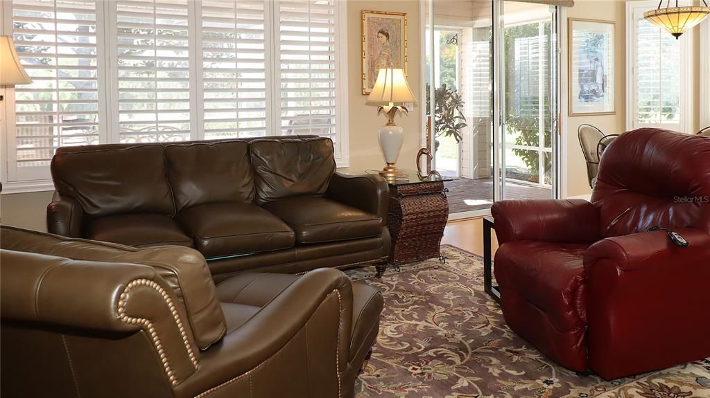 For Sale: $389,900 (2 beds, 2 baths, 1826 Square Feet)