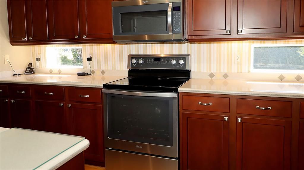 For Sale: $389,900 (2 beds, 2 baths, 1826 Square Feet)