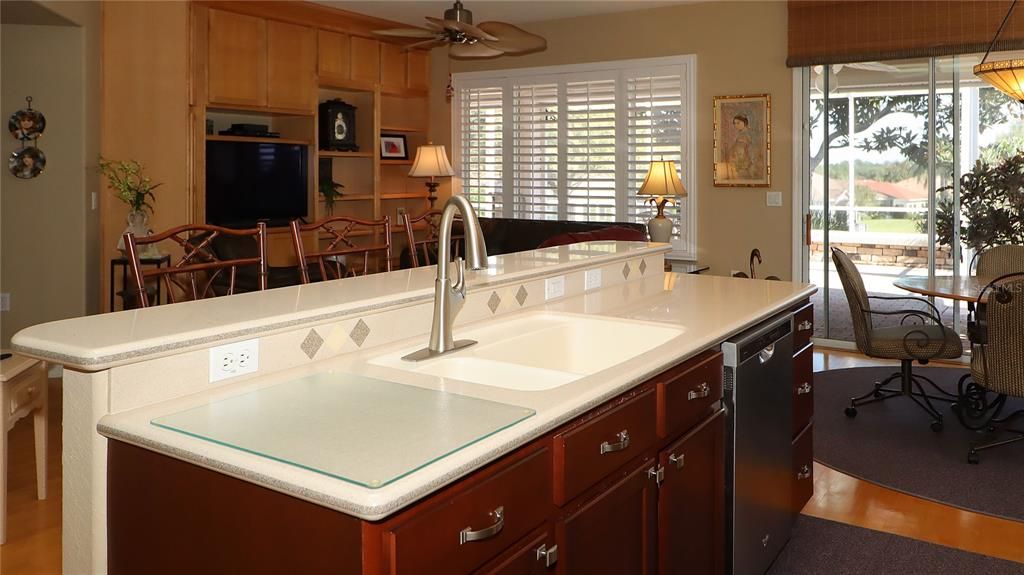 For Sale: $389,900 (2 beds, 2 baths, 1826 Square Feet)