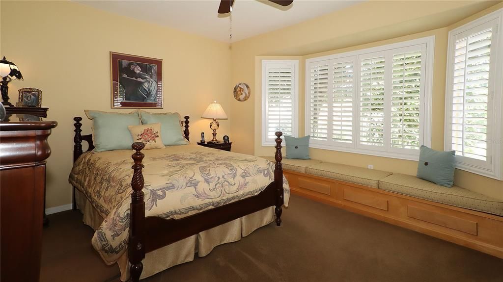 For Sale: $389,900 (2 beds, 2 baths, 1826 Square Feet)