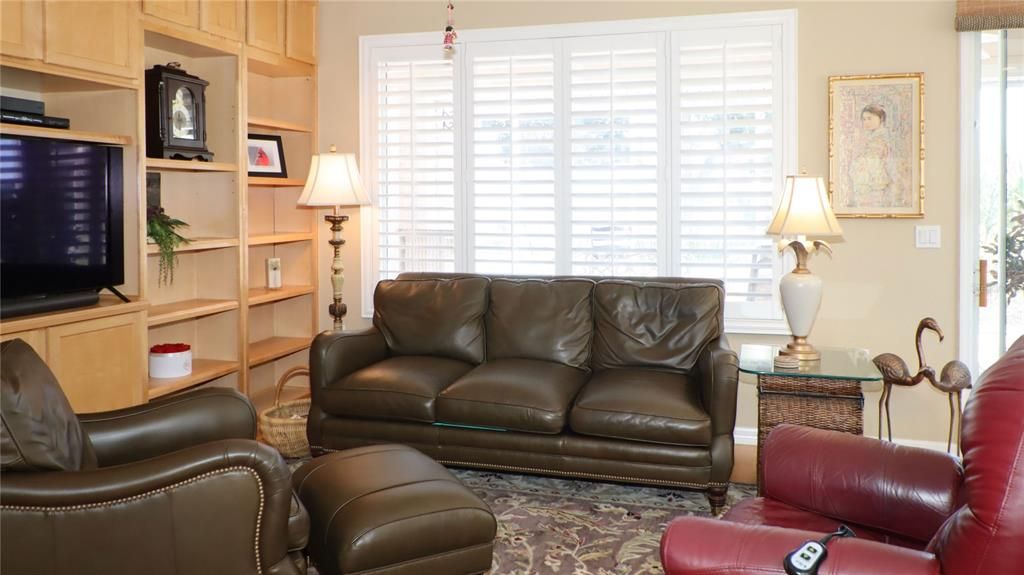 For Sale: $389,900 (2 beds, 2 baths, 1826 Square Feet)