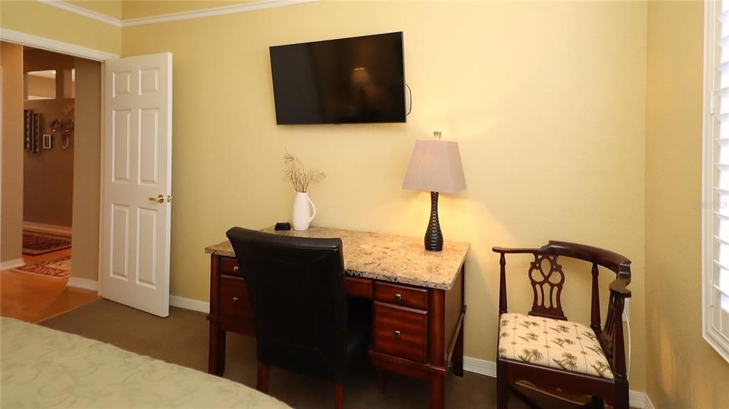 For Sale: $389,900 (2 beds, 2 baths, 1826 Square Feet)