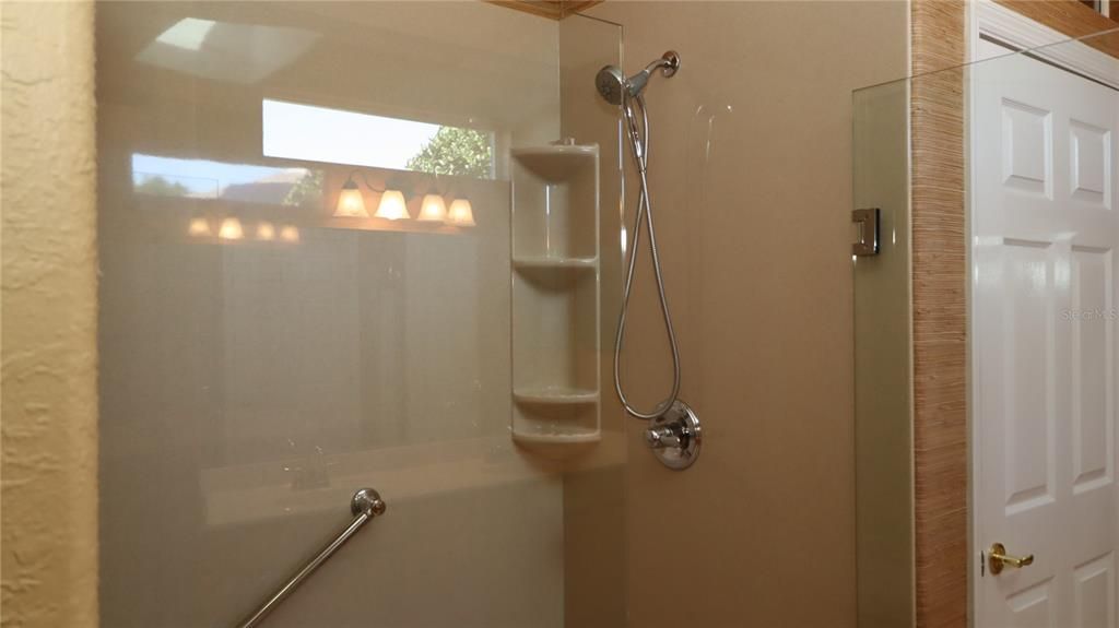 For Sale: $389,900 (2 beds, 2 baths, 1826 Square Feet)