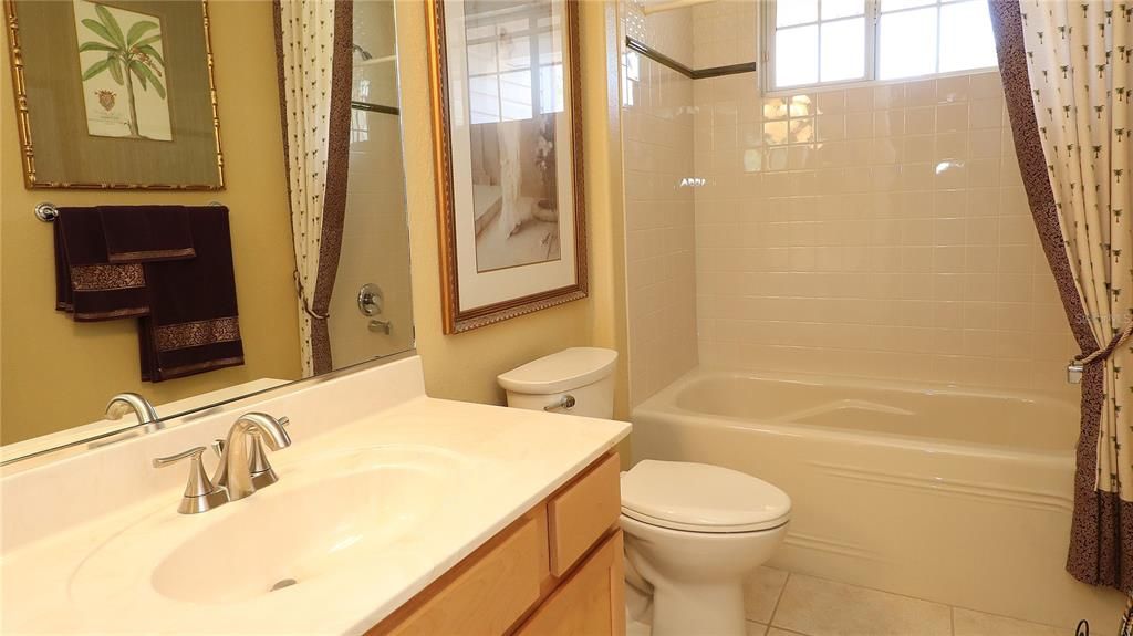 For Sale: $389,900 (2 beds, 2 baths, 1826 Square Feet)