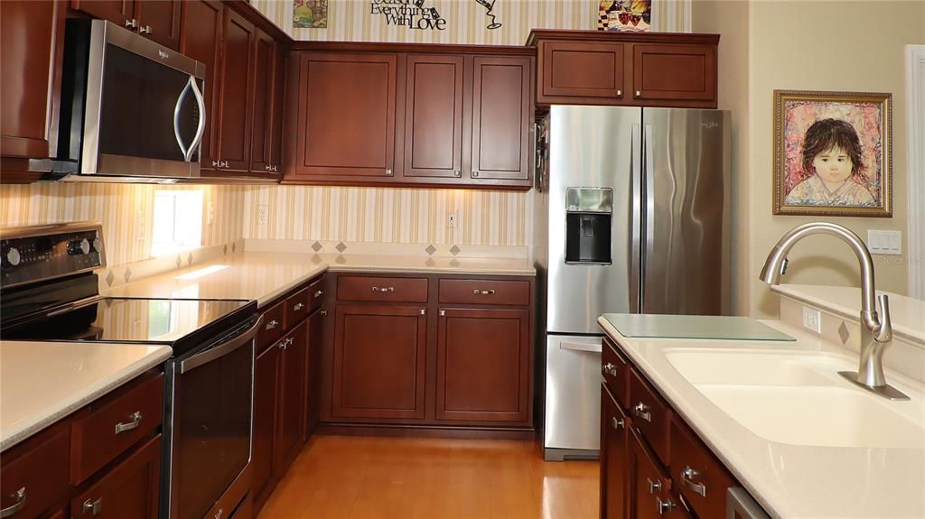 For Sale: $389,900 (2 beds, 2 baths, 1826 Square Feet)