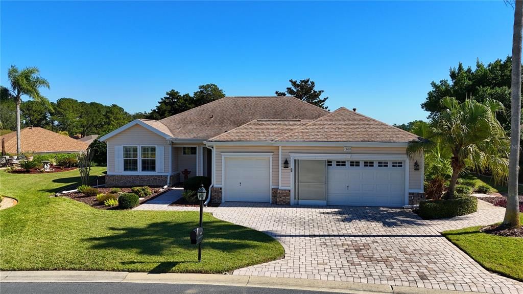 For Sale: $389,900 (2 beds, 2 baths, 1826 Square Feet)