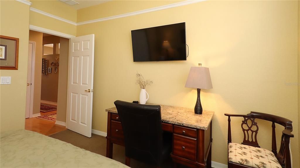 For Sale: $389,900 (2 beds, 2 baths, 1826 Square Feet)