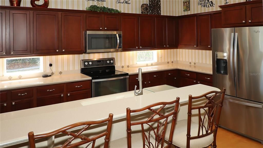 For Sale: $389,900 (2 beds, 2 baths, 1826 Square Feet)