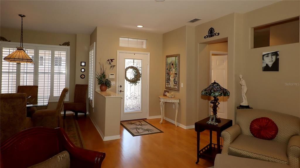 For Sale: $389,900 (2 beds, 2 baths, 1826 Square Feet)