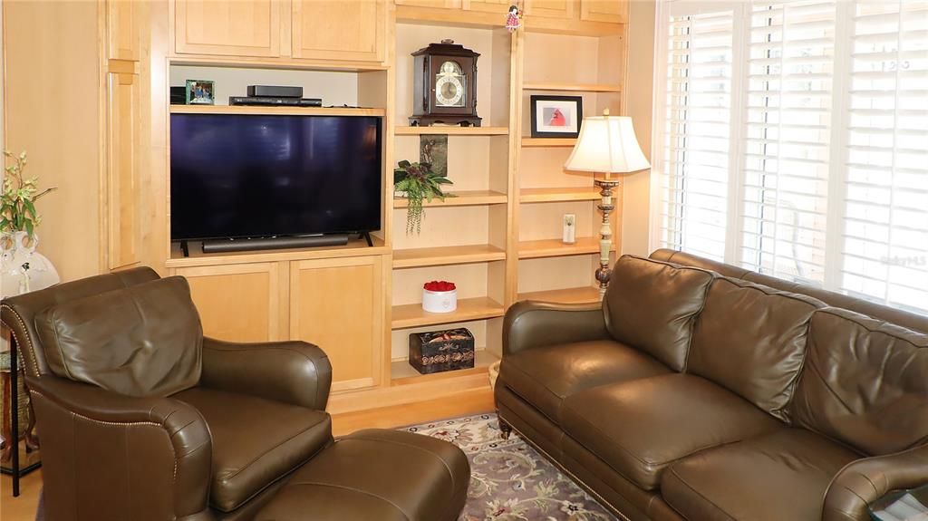 For Sale: $389,900 (2 beds, 2 baths, 1826 Square Feet)