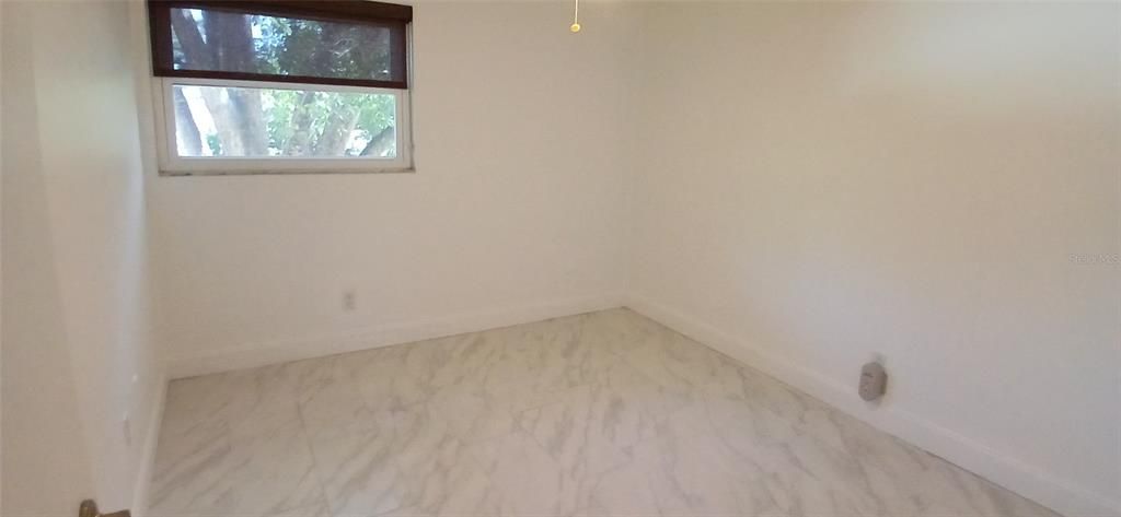 出租: $1,550 (2 贝兹, 1 浴室, 837 平方英尺)