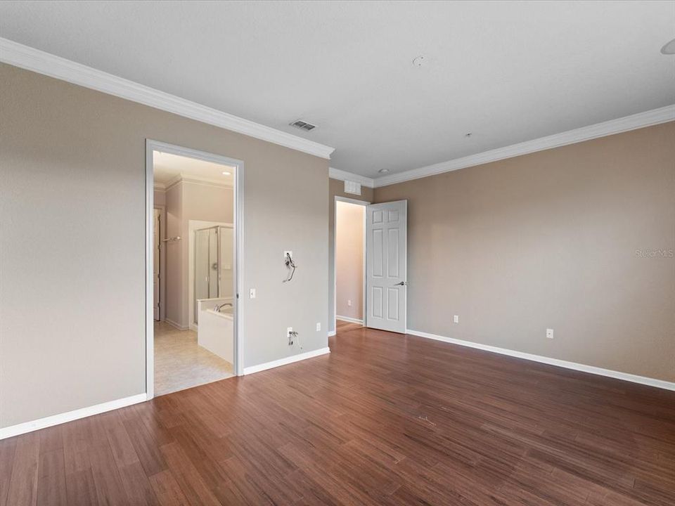 For Sale: $319,900 (3 beds, 2 baths, 2129 Square Feet)