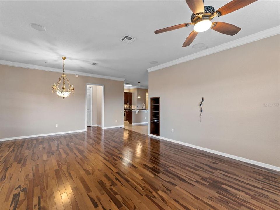 For Sale: $319,900 (3 beds, 2 baths, 2129 Square Feet)