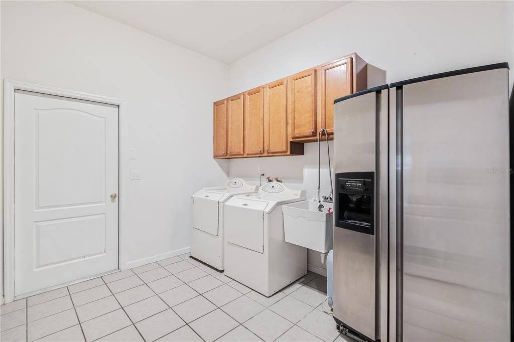 For Sale: $679,900 (4 beds, 2 baths, 3002 Square Feet)