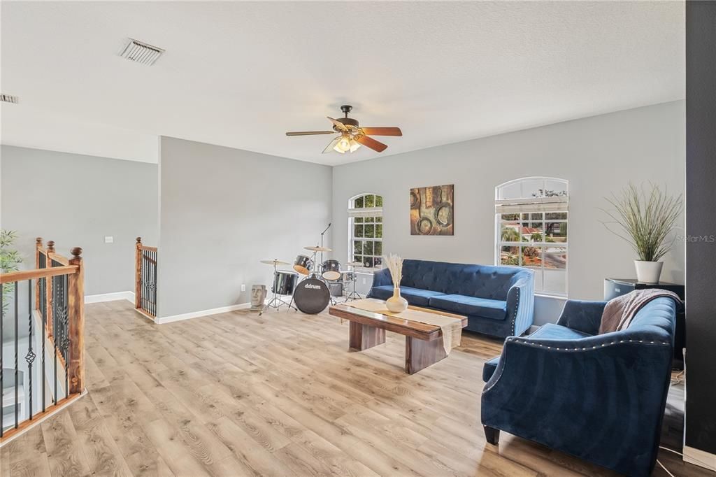 For Sale: $679,900 (4 beds, 2 baths, 3002 Square Feet)