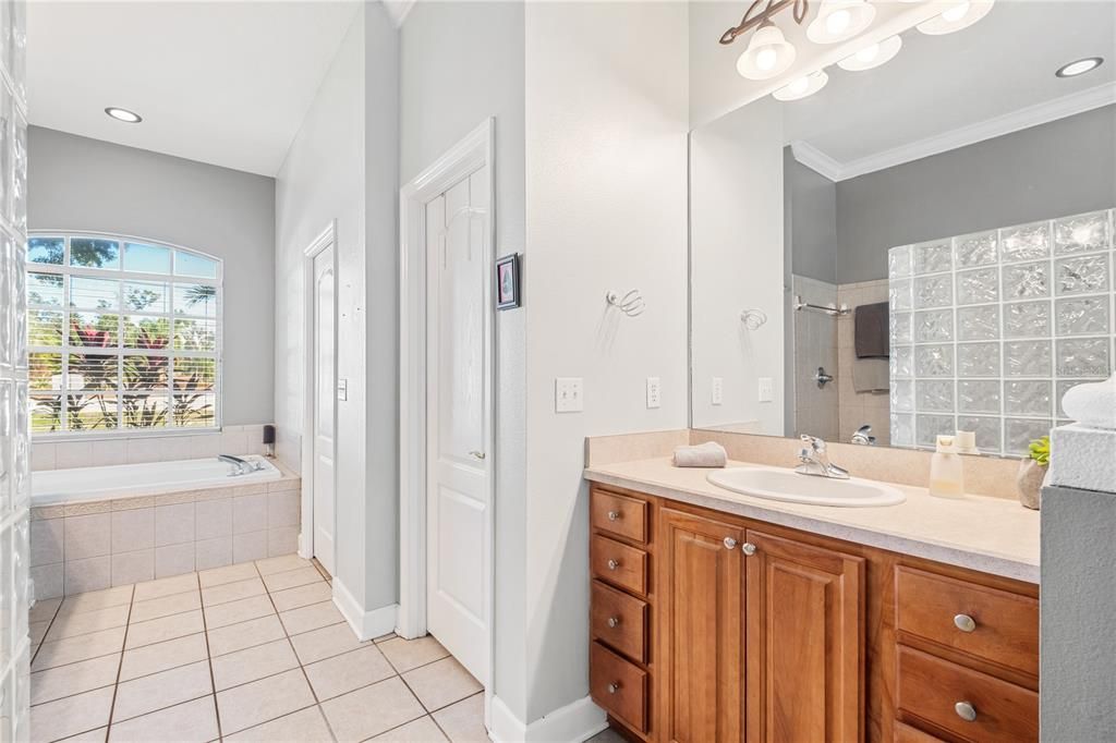 For Sale: $679,900 (4 beds, 2 baths, 3002 Square Feet)