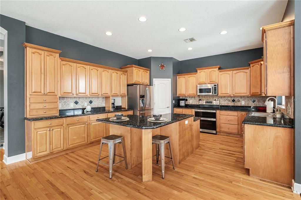 For Sale: $679,900 (4 beds, 2 baths, 3002 Square Feet)