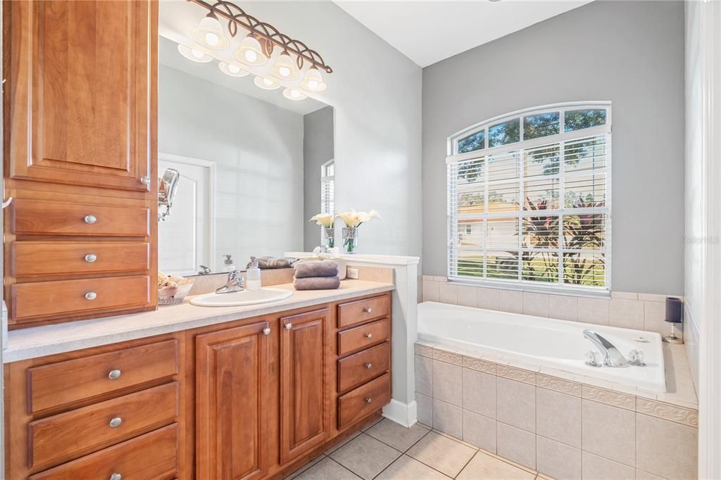 For Sale: $679,900 (4 beds, 2 baths, 3002 Square Feet)