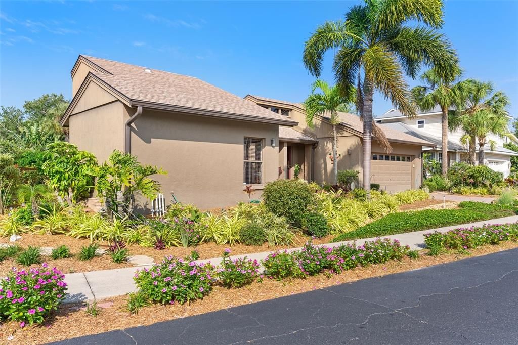 For Sale: $729,900 (3 beds, 2 baths, 1866 Square Feet)