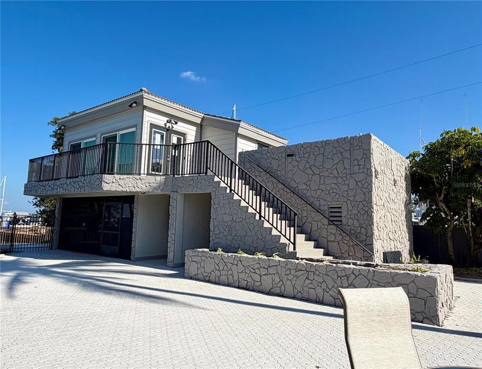 For Sale: $729,900 (3 beds, 2 baths, 1866 Square Feet)