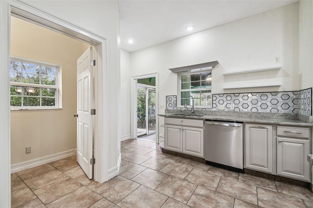 待售: $609,900 (4 贝兹, 2 浴室, 2489 平方英尺)