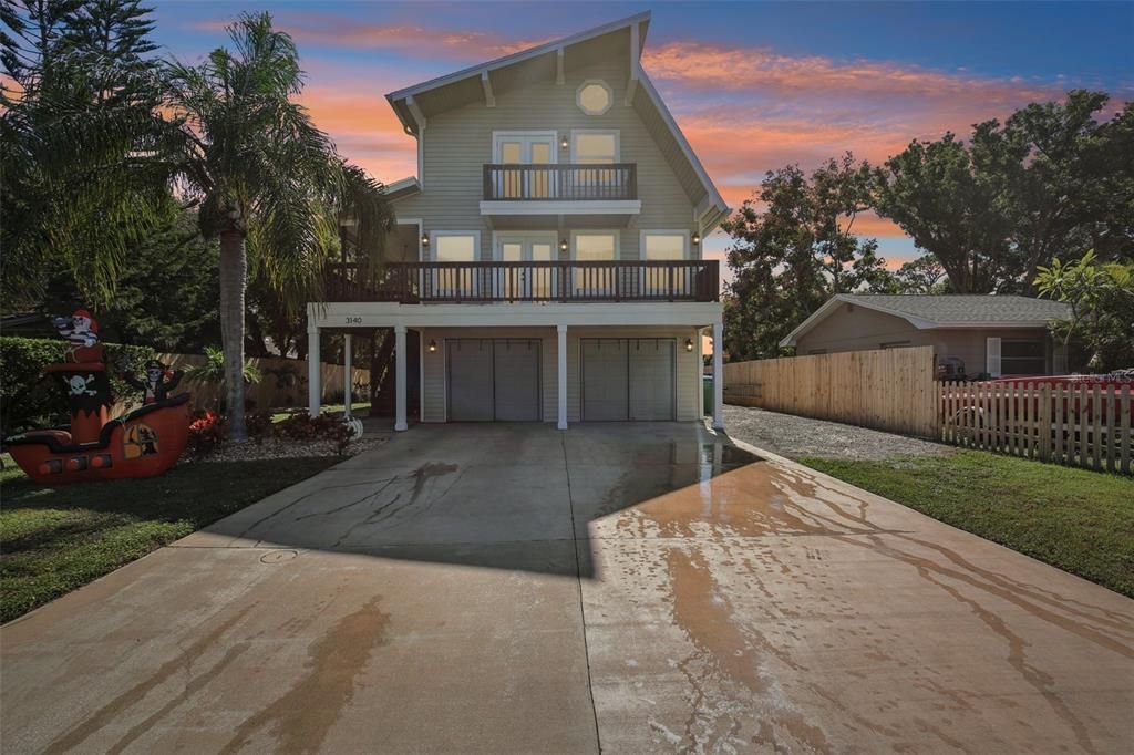 For Sale: $885,000 (3 beds, 3 baths, 2059 Square Feet)