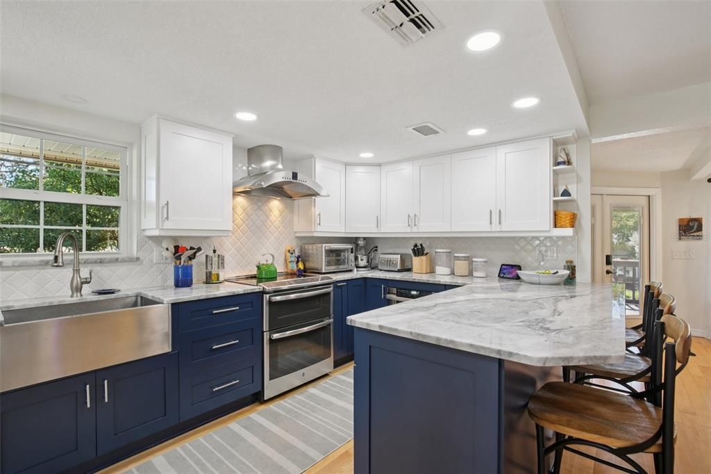 For Sale: $885,000 (3 beds, 3 baths, 2059 Square Feet)