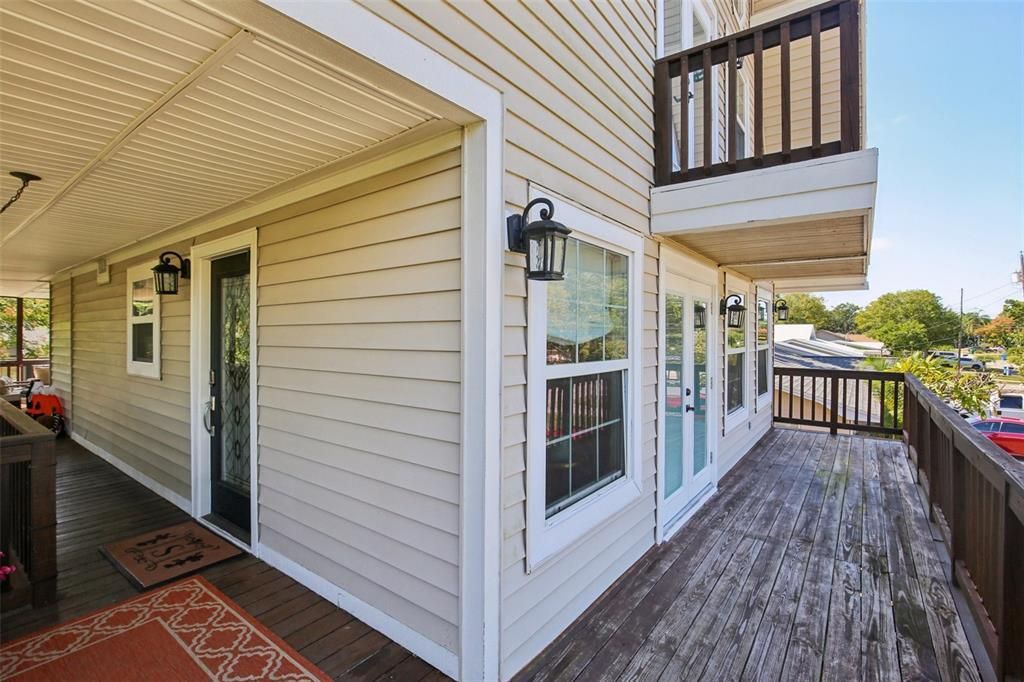 For Sale: $885,000 (3 beds, 3 baths, 2059 Square Feet)