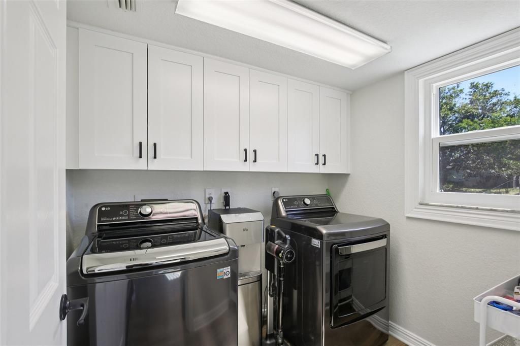 For Sale: $885,000 (3 beds, 3 baths, 2059 Square Feet)