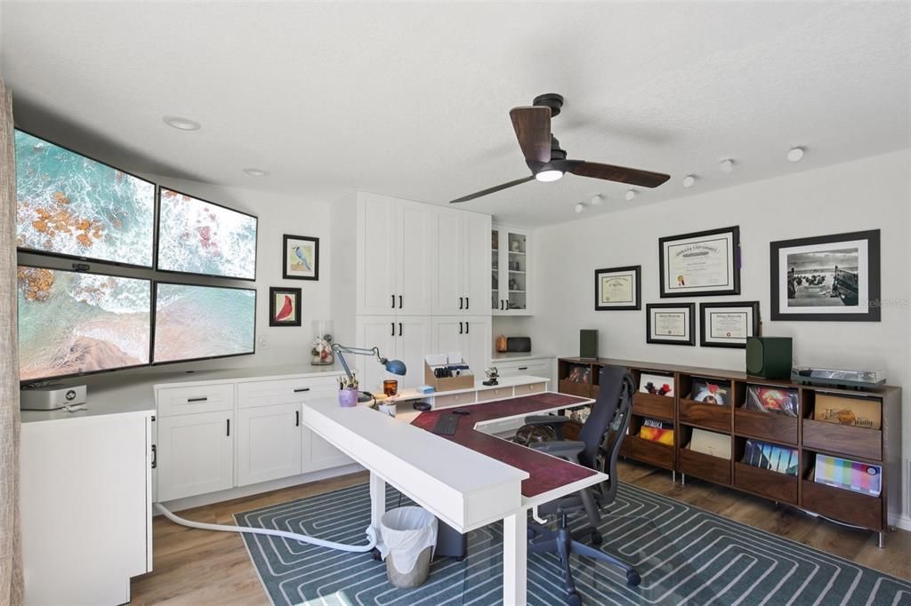 For Sale: $885,000 (3 beds, 3 baths, 2059 Square Feet)