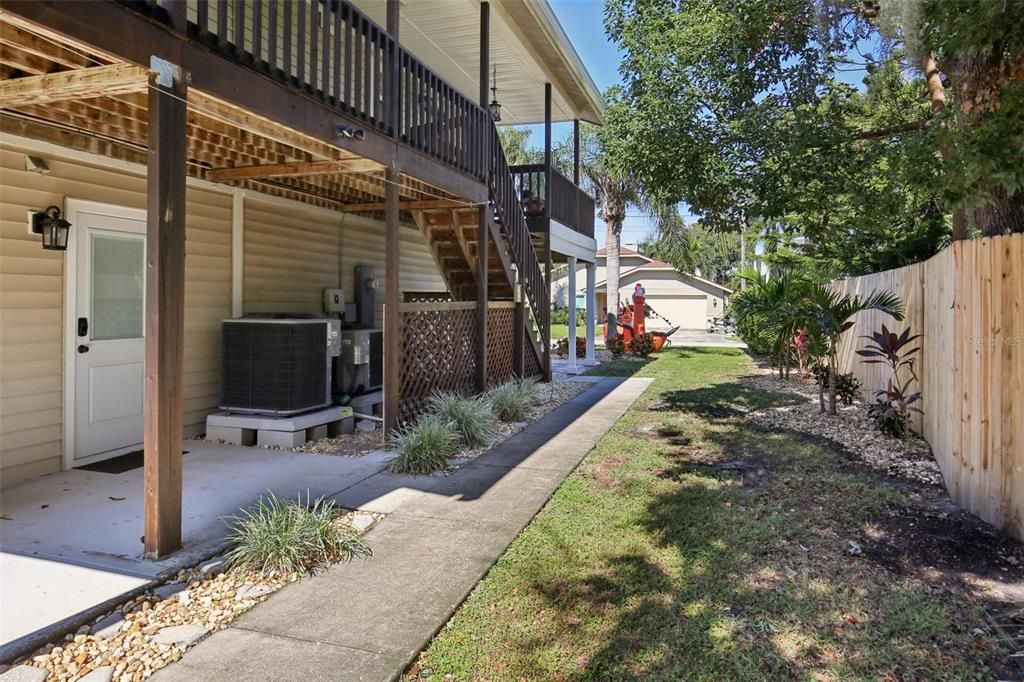 For Sale: $885,000 (3 beds, 3 baths, 2059 Square Feet)