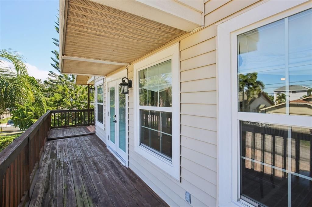 For Sale: $885,000 (3 beds, 3 baths, 2059 Square Feet)