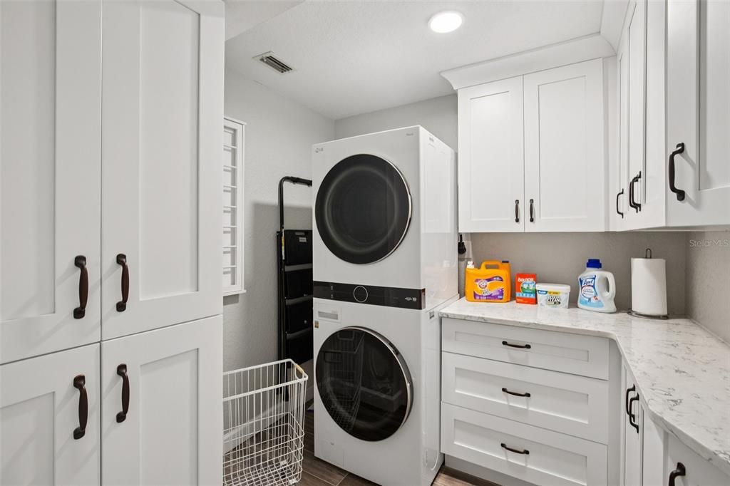 For Sale: $885,000 (3 beds, 3 baths, 2059 Square Feet)