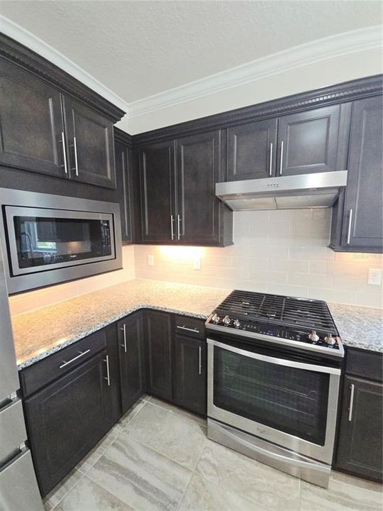 For Rent: $2,350 (2 beds, 2 baths, 1702 Square Feet)