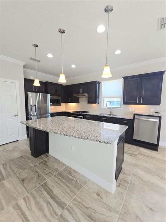 For Rent: $2,350 (2 beds, 2 baths, 1702 Square Feet)