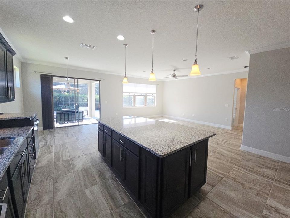 For Rent: $2,350 (2 beds, 2 baths, 1702 Square Feet)