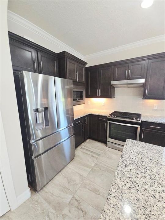 For Rent: $2,350 (2 beds, 2 baths, 1702 Square Feet)