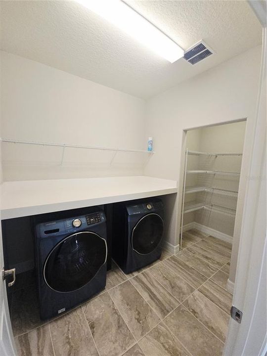 For Rent: $2,350 (2 beds, 2 baths, 1702 Square Feet)